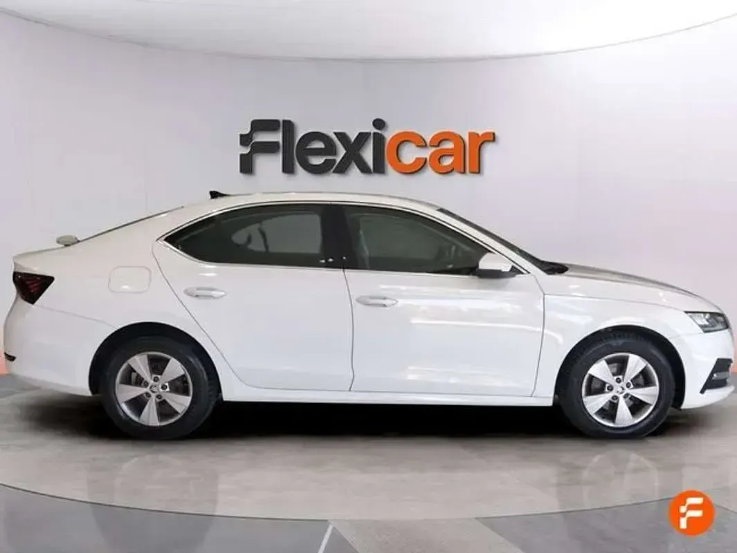 Usado Skoda Octavia Ambition 150 CV (110 kW) 2022 Blanco Utilitario