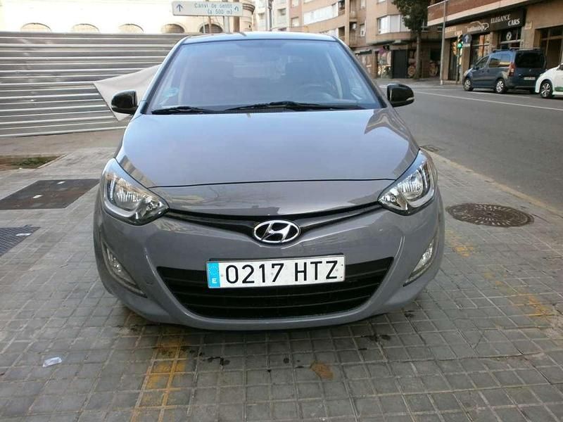 Usado Hyundai i20 GO! 85 CV (62 kW) 2014 Gris / plata Utilitario
