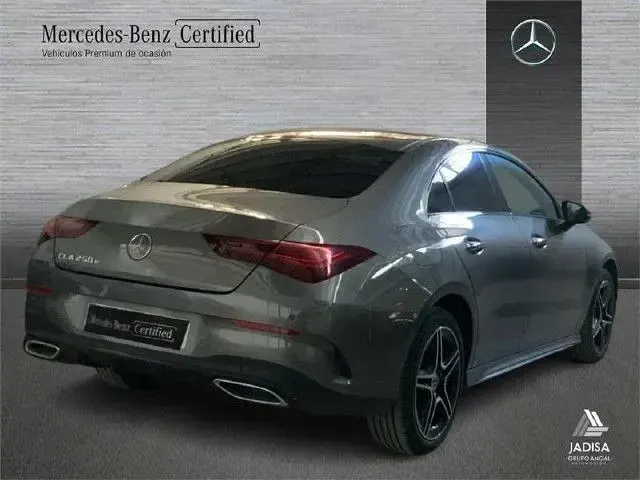 Usado Mercedes CLA250e AMG line 218 CV (160 kW) 2025 Gris / plata Coupe