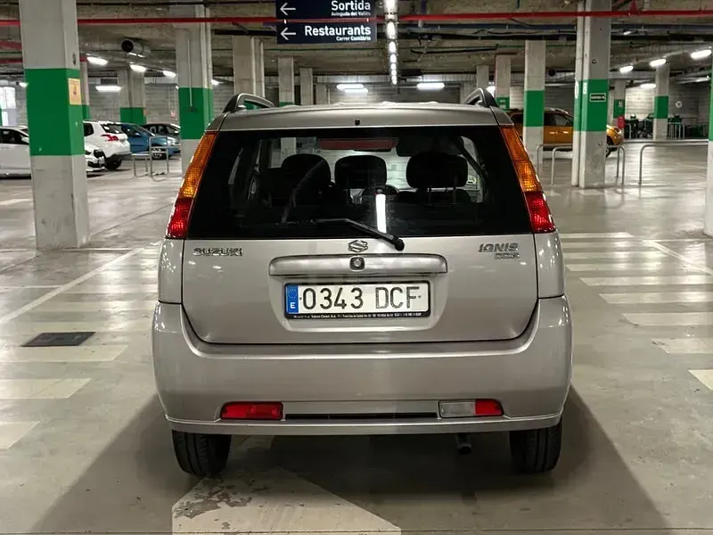 Usado Suzuki Ignis 69 CV (50 kW) 2005 Gris / plata Utilitario