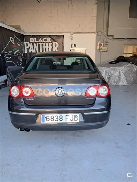 Usado VW Passat Highline 140 CV (102 kW) 2006 Negro Berlina