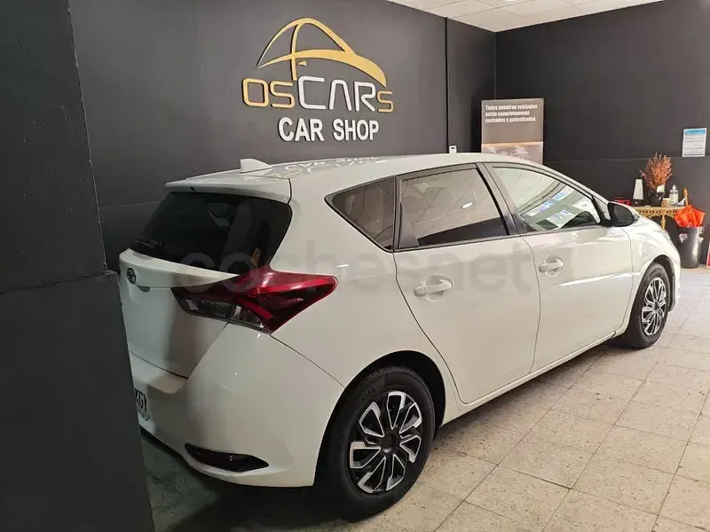 Usado Toyota Auris Business Edition 90 CV (66 kW) 2018 Blanco Berlina