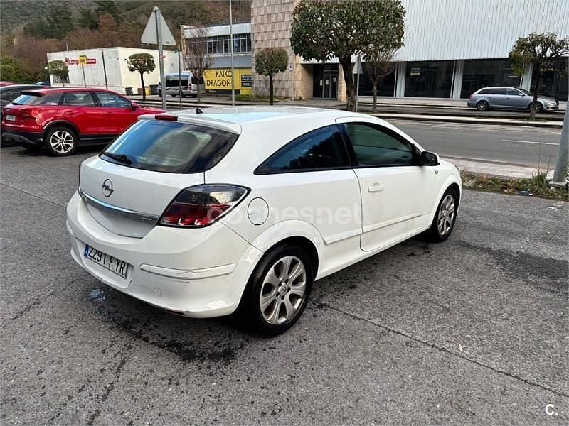 Usado Opel Astra GTC Cosmo 100 CV (73 kW) 2007 Blanco Berlina
