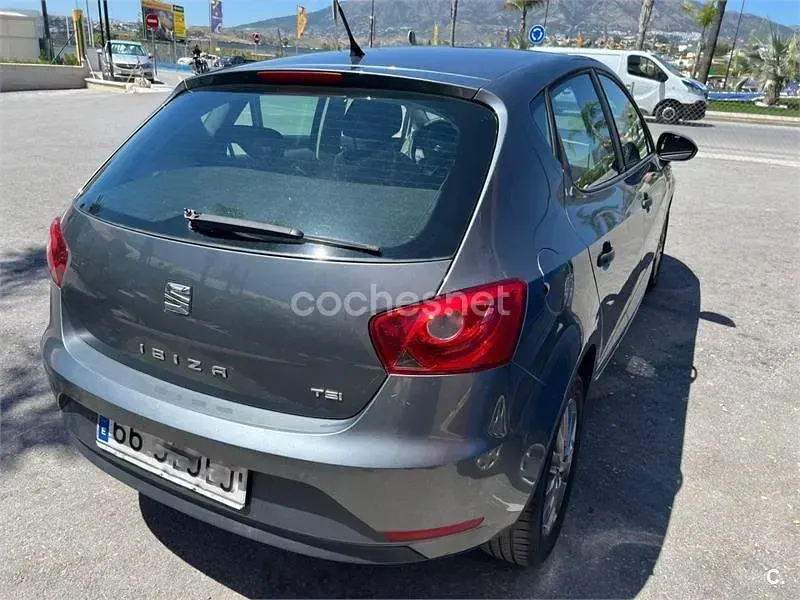 Usado Seat Ibiza Style 85 CV (62 kW) 2015 Gris / plata Berlina