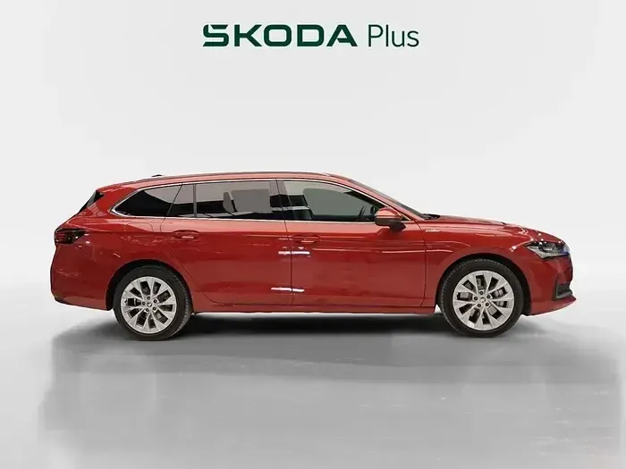 Usado Skoda Superb LAURIN & KLEMENT 204 CV (150 kW) 2024 Rojo Familiar