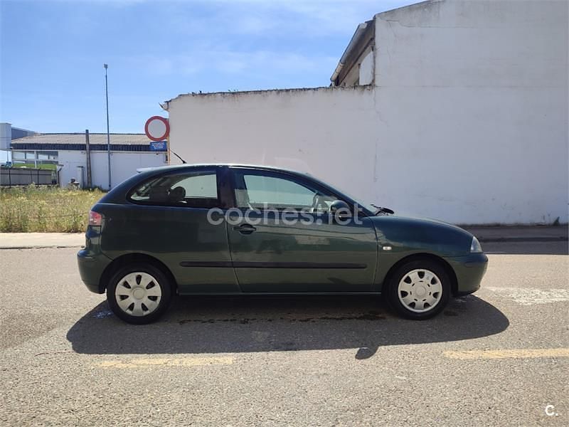 Usado Seat Ibiza 100 CV (73 kW) 2003 Verde Utilitario