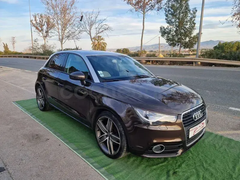 Usado Audi A1 Sportback Ambition 105 CV (77 kW) 2012 Marrón Utilitario