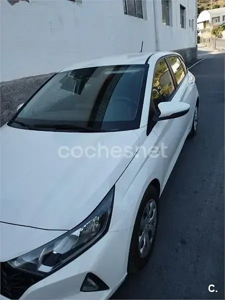 Usado Hyundai i20 100 CV (73 kW) 2021 Blanco Utilitario