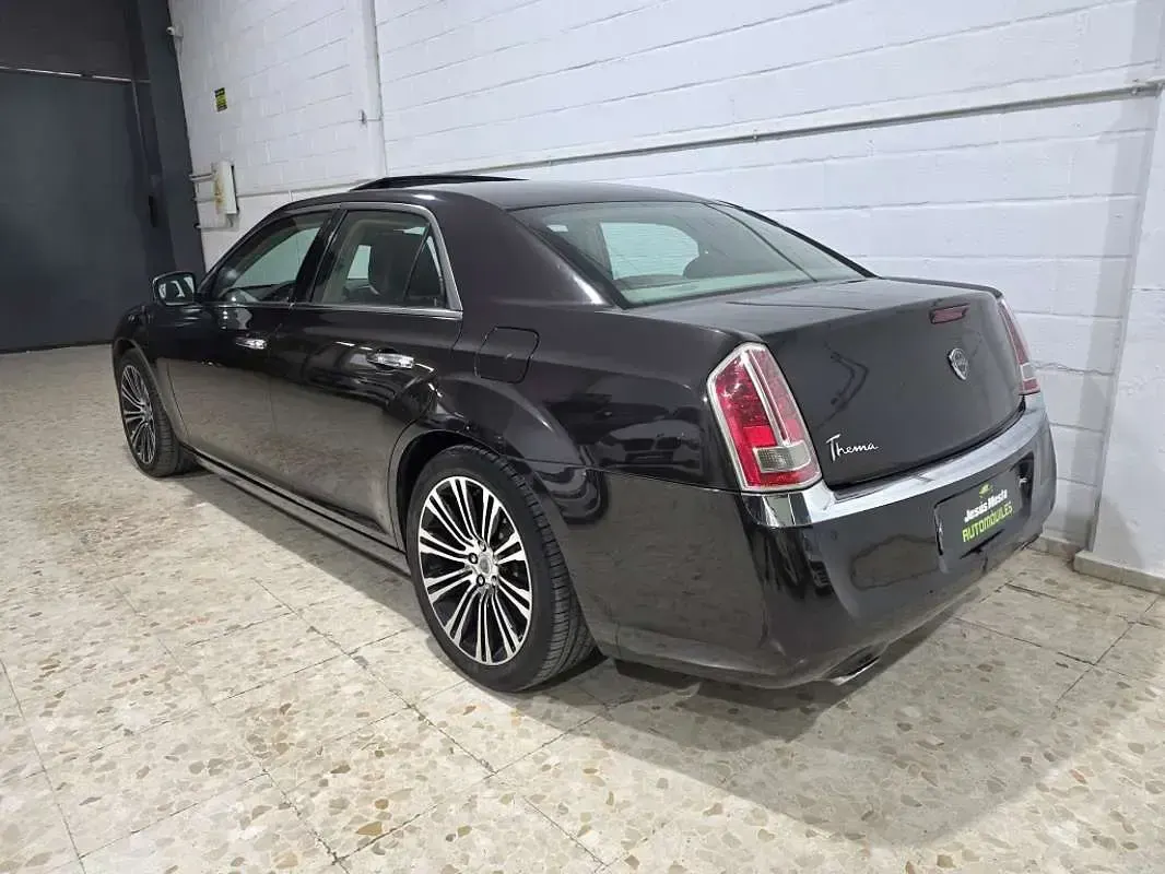 Usado Lancia Thema 240 CV (176 kW) 2013 Gris Berlina