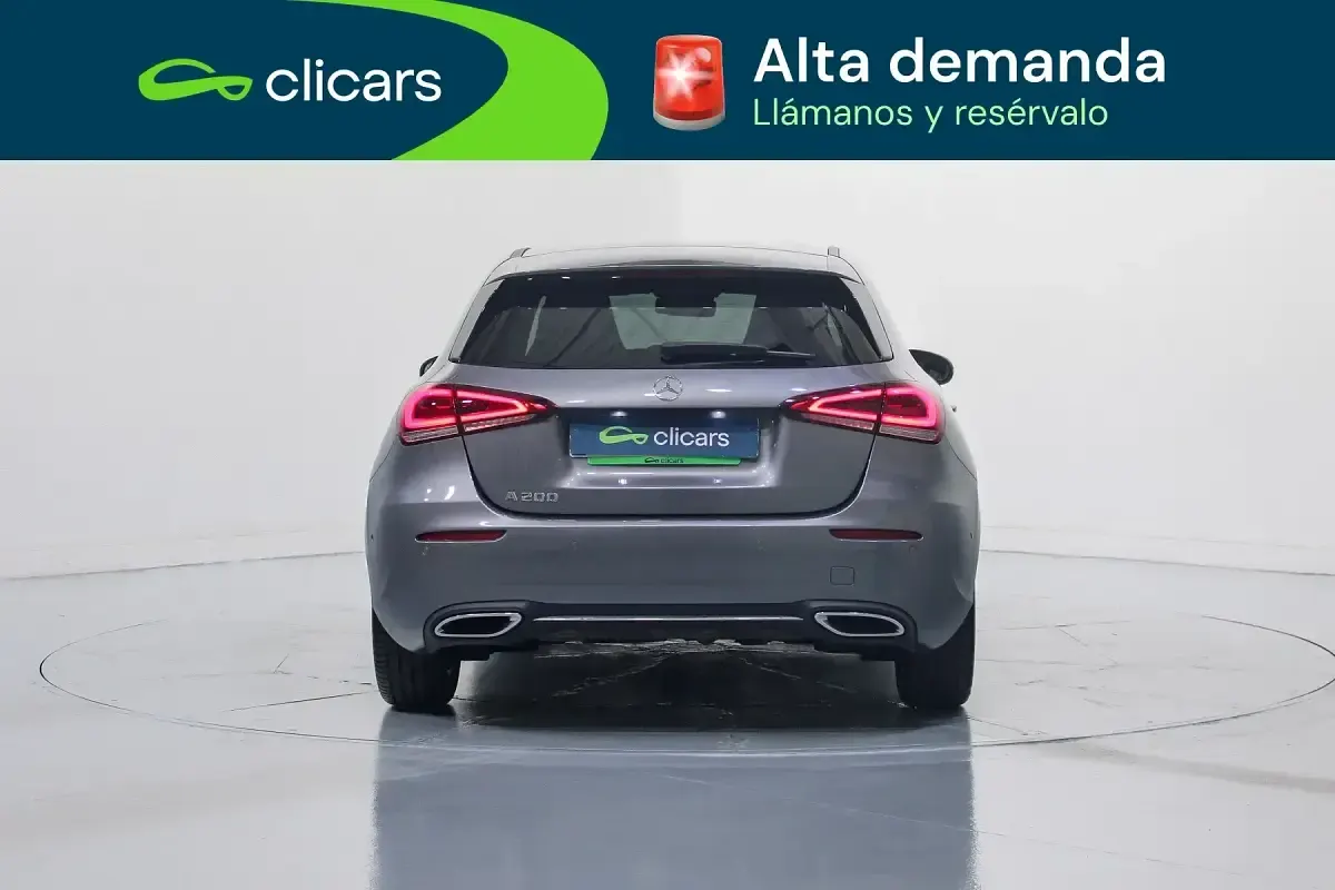 Usado Mercedes A200 163 CV (119 kW) 2022 Gris / plata Berlina