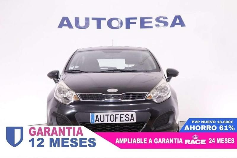 Usado Kia Rio Active 84 CV (61 kW) 2013 Negro Berlina