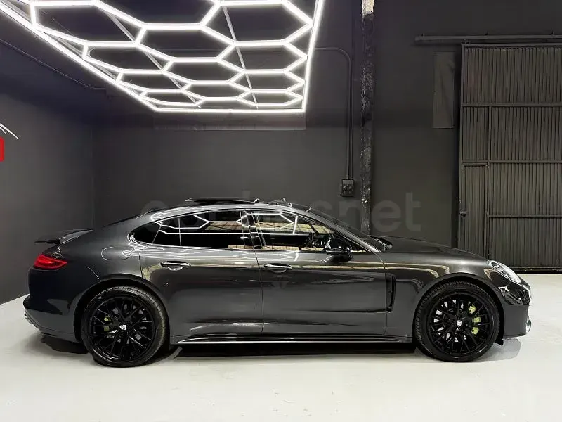 Usado Porsche Panamera 4 E-Hybrid 462 CV (339 kW) 2018 Gris / plata Utilitario