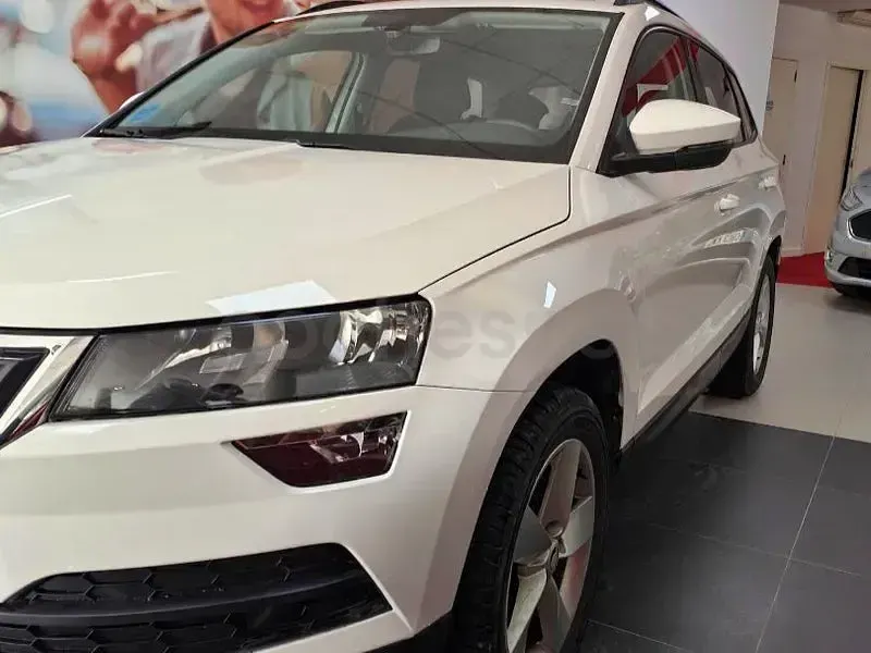 Usado Skoda Karoq Ambition 150 CV (110 kW) 2021 Blanco SUV