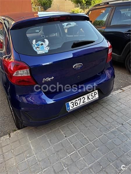 Usado Ford Ka Plus Ultimate 85 CV (62 kW) 2018 Azul Utilitario