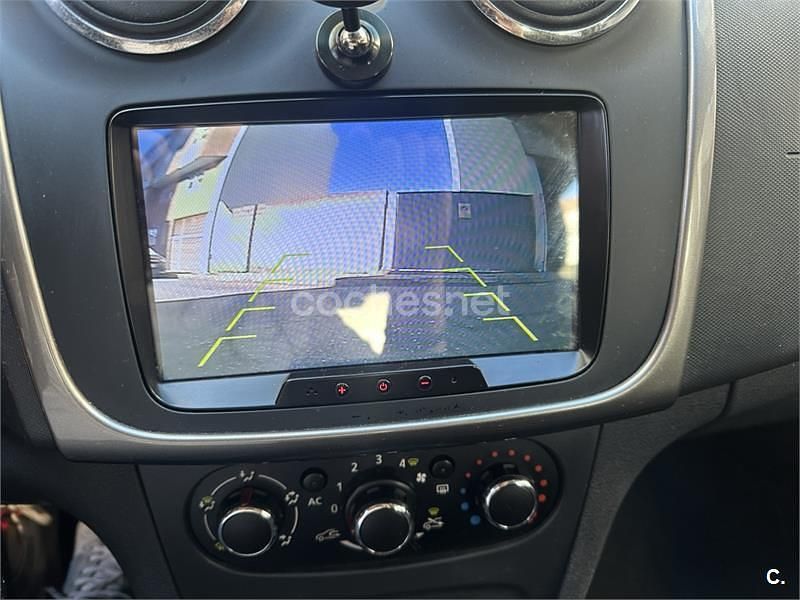 Usado Dacia Sandero Lauréate 75 HP (55 kW) 2013 Branco Sedan