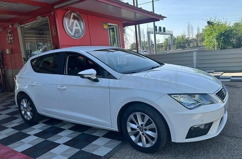 Begagnad Seat Leon Style 110 HK (80 kW) 2018 Vit Sedan