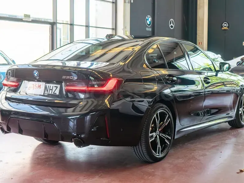 Usado BMW 330e Sport Line 292 CV (214 kW) 2026 Negro Berlina