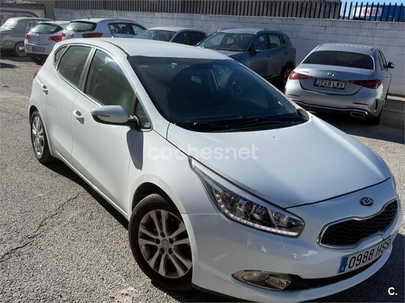 Blanco Usado 2013 Kia Ceed Utilitario | 5100 € (Precio justo) - Imagen 1/4