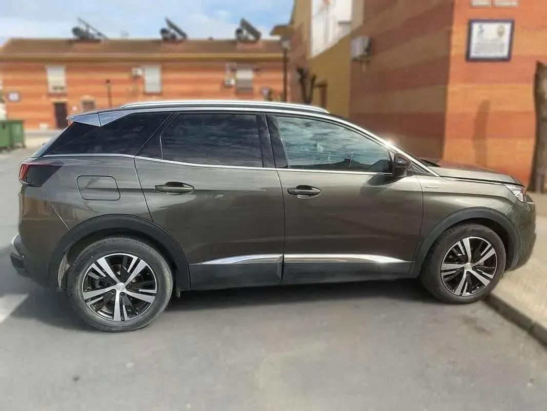 Usado Peugeot 3008 GT-line 131 CV (96 kW) 2019 Verde SUV