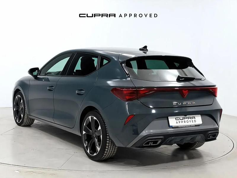 Używany Cupra Leon 150 KM (110 kW) 2024 Niebieski Sedan/Limuzyna