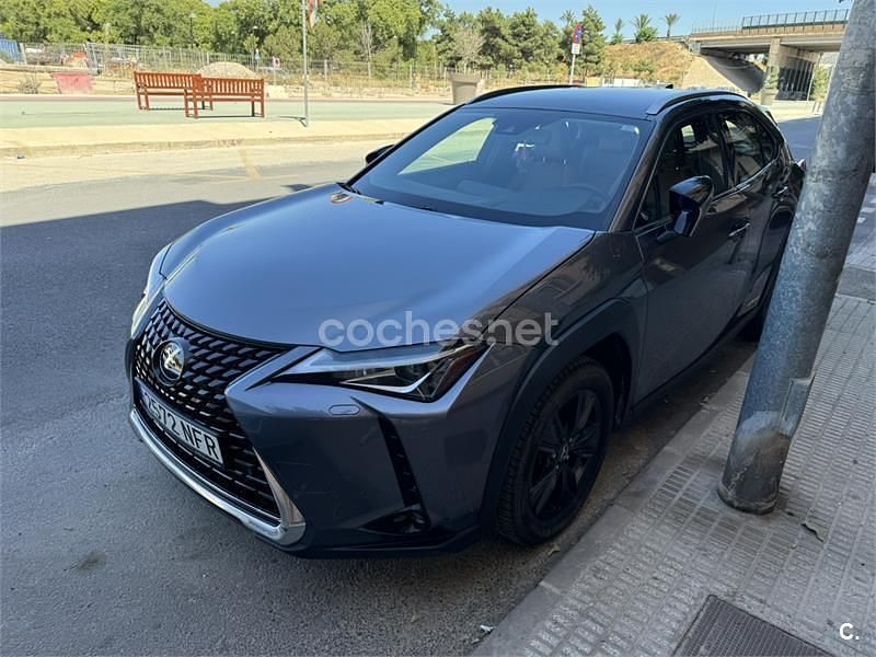 Gris / plata Usado 2019 Lexus UX Executive Line SUV | 23.000 € (Precio justo) - Imagen 1/4