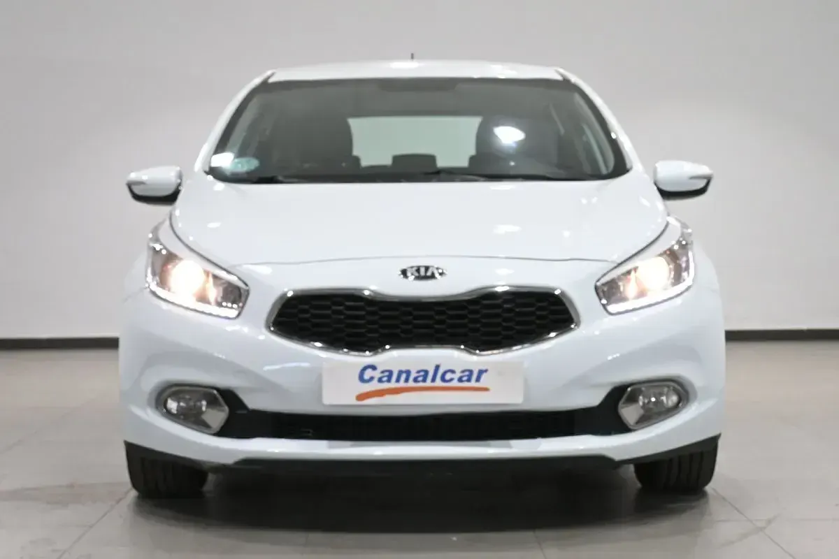 Usado Kia Ceed 100 CV (73 kW) 2015 Blanco Utilitario