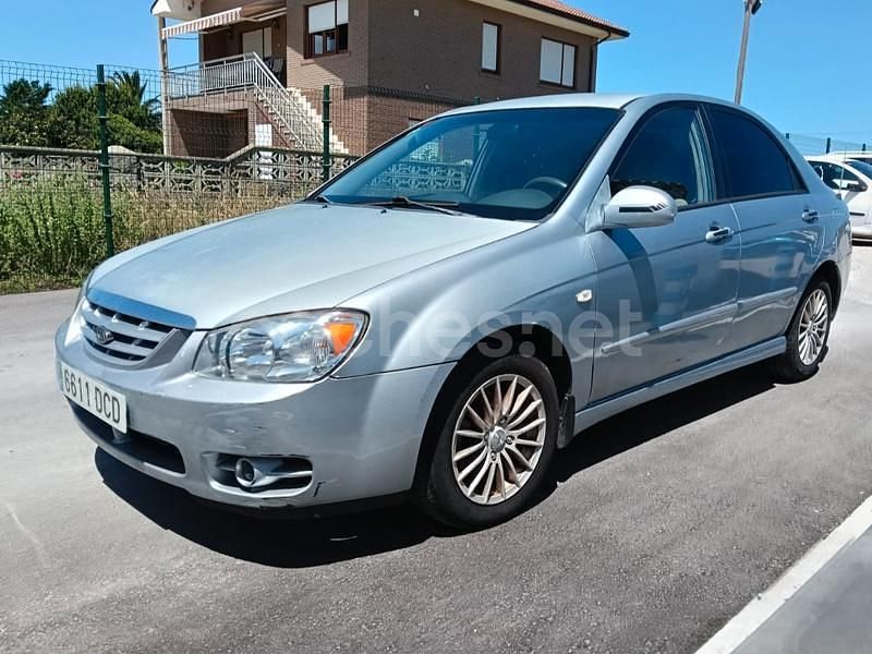 Gris / plata Usado 2004 Kia Cerato LX Berlina | 2999 € - Imagen 1/4