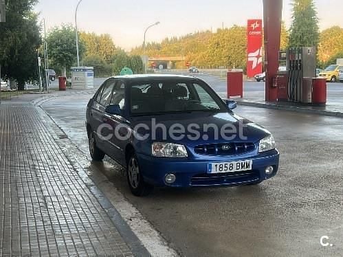 Usado Hyundai Accent 85 CV (62 kW) 2000 Azul Berlina