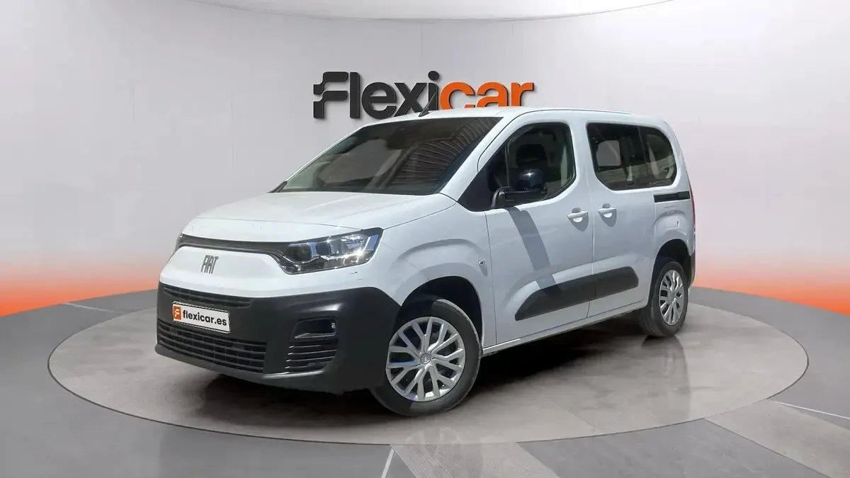 Usado Fiat Doblò 102 CV (75 kW) 2023 Blanco Monovolumen