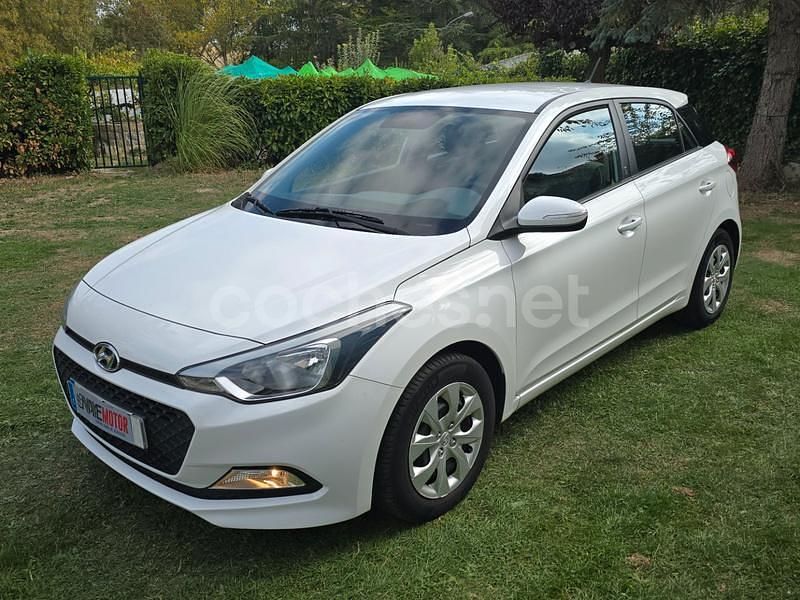 Blanco Usado 2017 Hyundai i20 Berlina | 8950 € (Precio justo) - Imagen 1/4