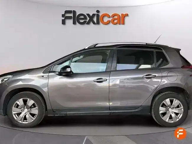 Usado Peugeot 2008 Allure 100 CV (73 kW) 2017 Gris SUV
