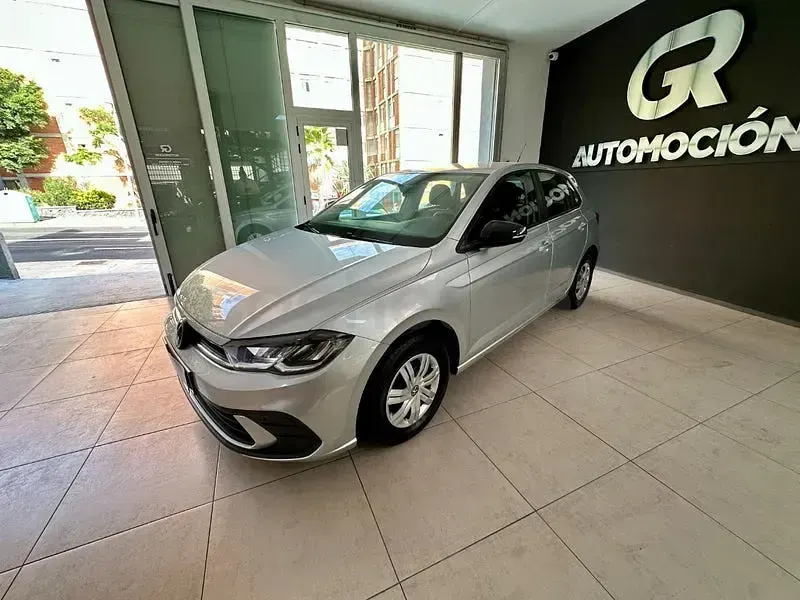 Usado VW Polo 95 CV (69 kW) 2021 Gris / plata Utilitario