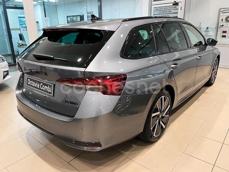 Nuevo Skoda Octavia SportLine 150 CV (110 kW) 2025 Gris Familiar