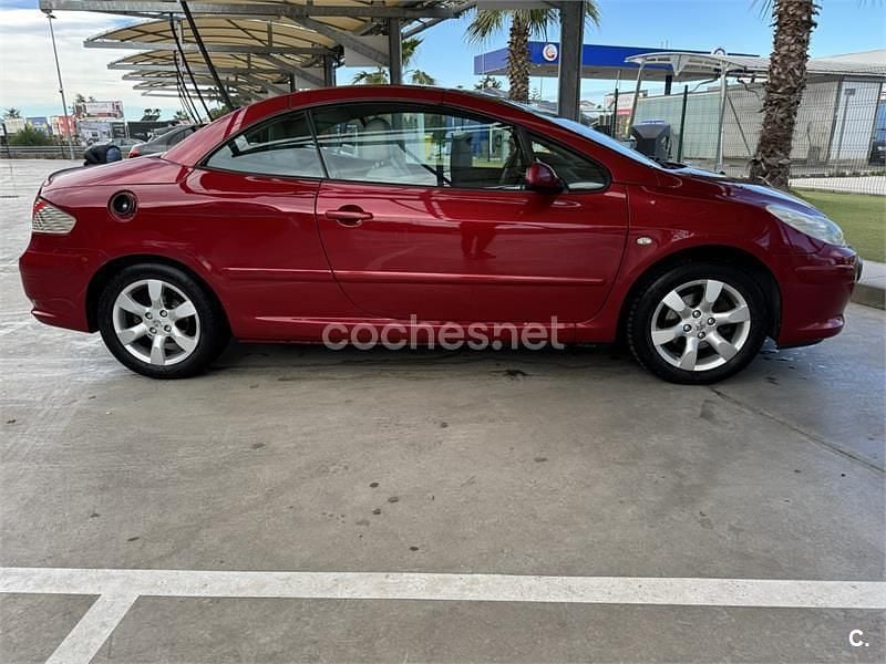 Usado Peugeot 307 CC 110 CV (80 kW) 2006 Rojo Descapotable