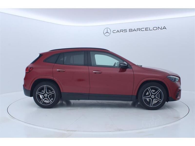 Usado Mercedes GLA200 150 CV (110 kW) 2024 Rojo patagonia SUV