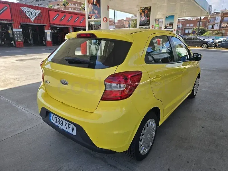 Usado Ford Ka Plus 70 CV (51 kW) 2017 Amarillo Utilitario