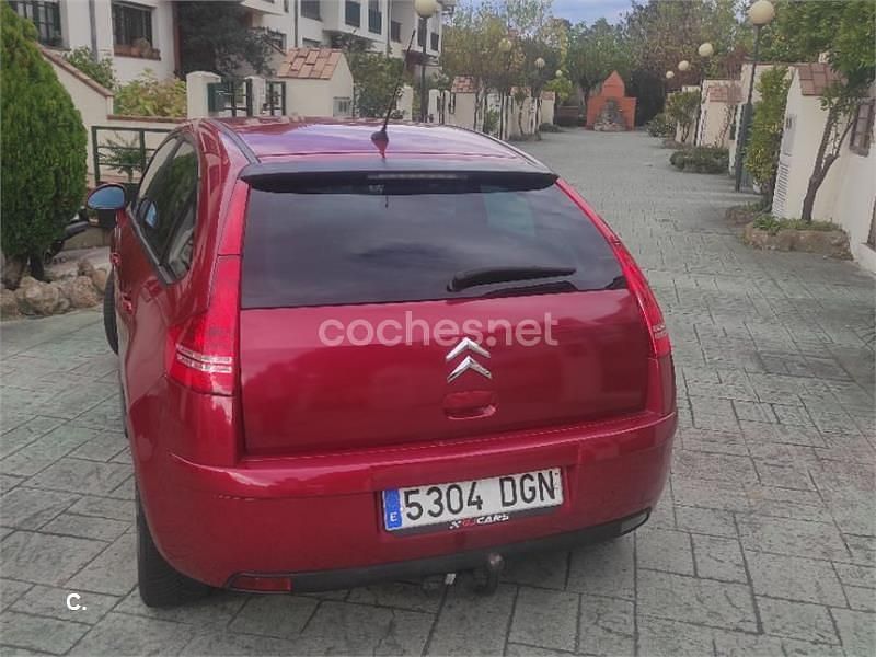 Usado Citroën C4 110 CV (80 kW) 2005 Granate Berlina