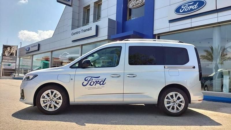 Usado Ford Tourneo Connect Titanium 150 CV (110 kW) 2025 Plata stardust (metalizado) Monovolumen