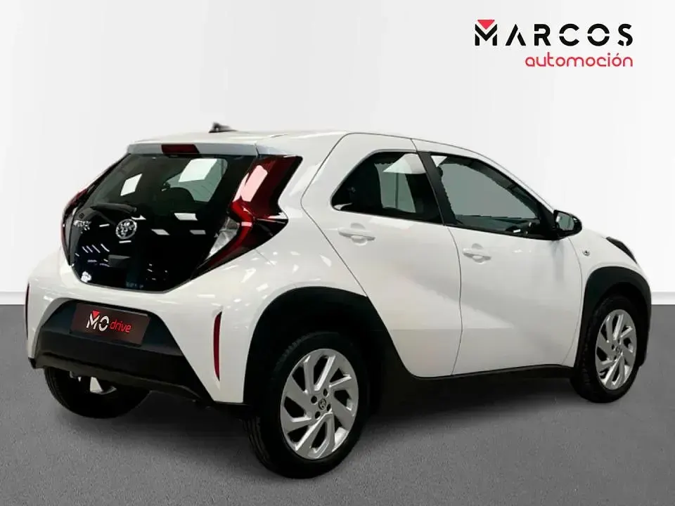 Usado Toyota Aygo X Play 72 CV (52 kW) 2023 SUV
