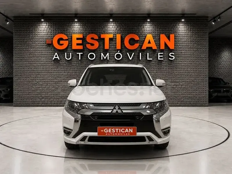 Usado Mitsubishi Outlander P-HEV 224 CV (164 kW) 2021 Blanco SUV