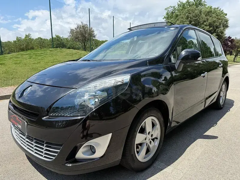 Usado Renault Grand Scénic Dynamique 130 CV (95 kW) 2010 Negro Monovolumen
