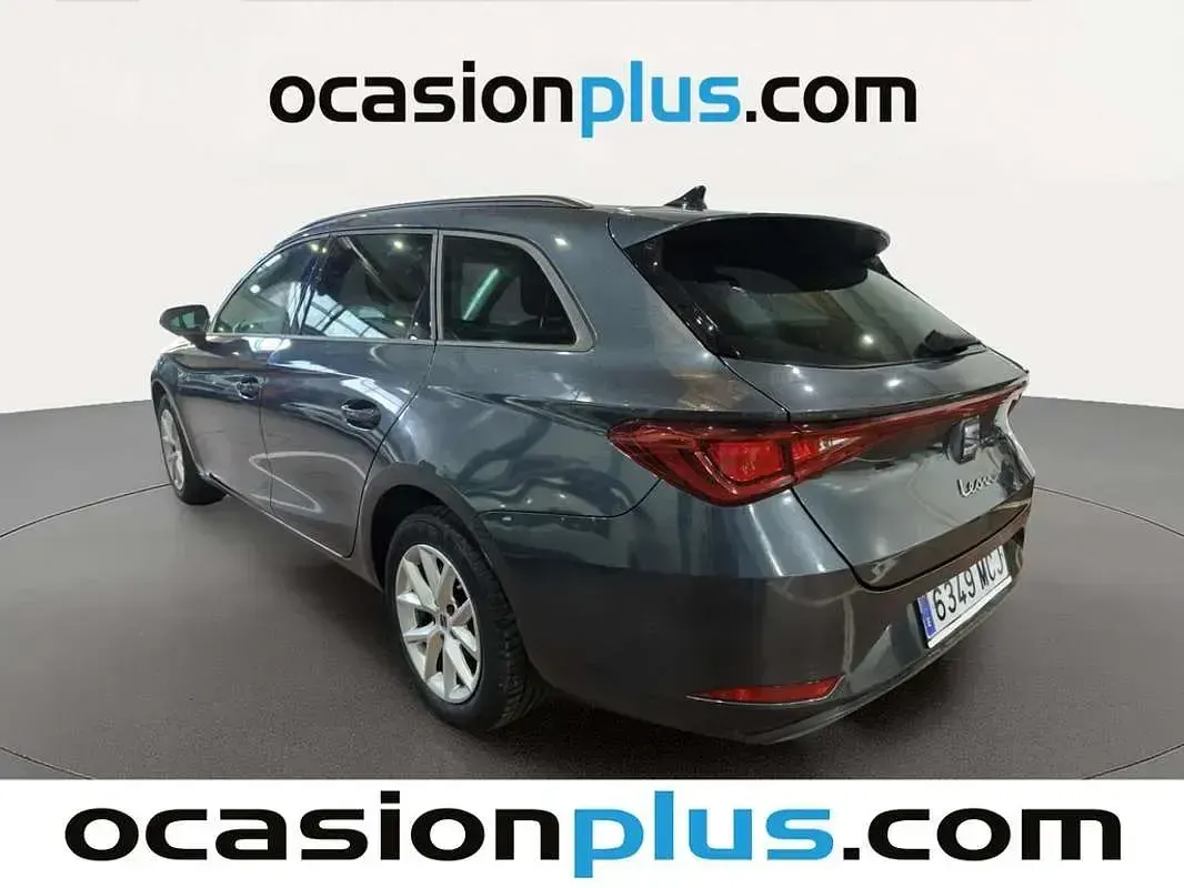 Usado Seat Leon ST Style 110 CV (80 kW) 2022 Gris Familiar