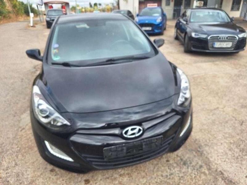 Usado Hyundai i30 GO! 101 CV (74 kW) 2015 Gris Utilitario
