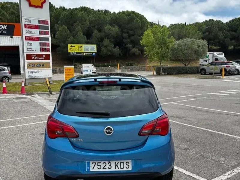 Usado Opel Corsa Color Edition 100 CV (73 kW) 2017 Azul Utilitario