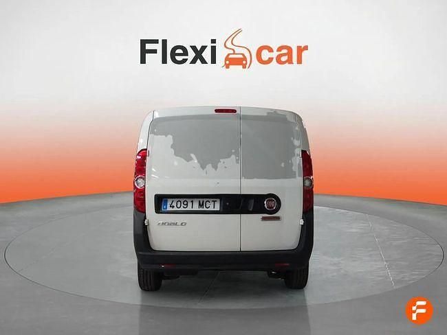 Usado Fiat Doblò Feel 105 CV (77 kW) 2022 Blanco Monovolumen