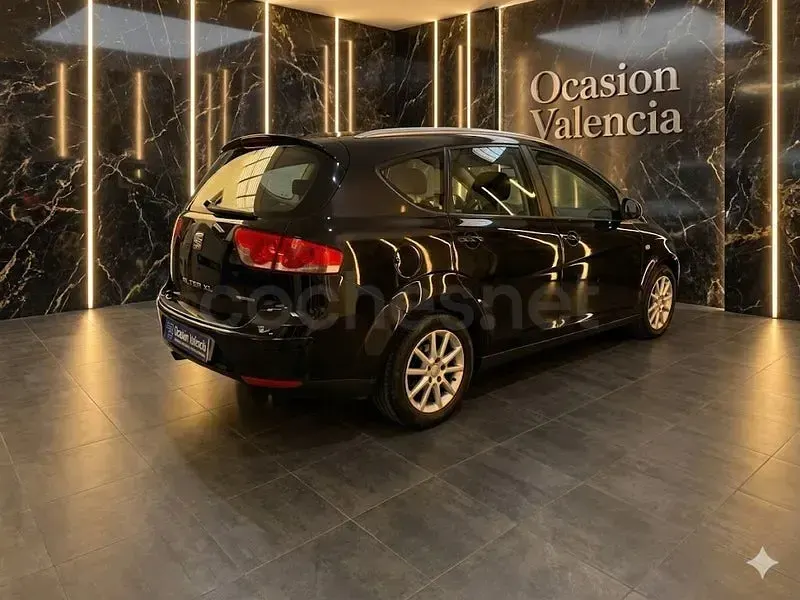 Usado Seat Altea XL Style 105 CV (77 kW) 2010 Negro Monovolumen
