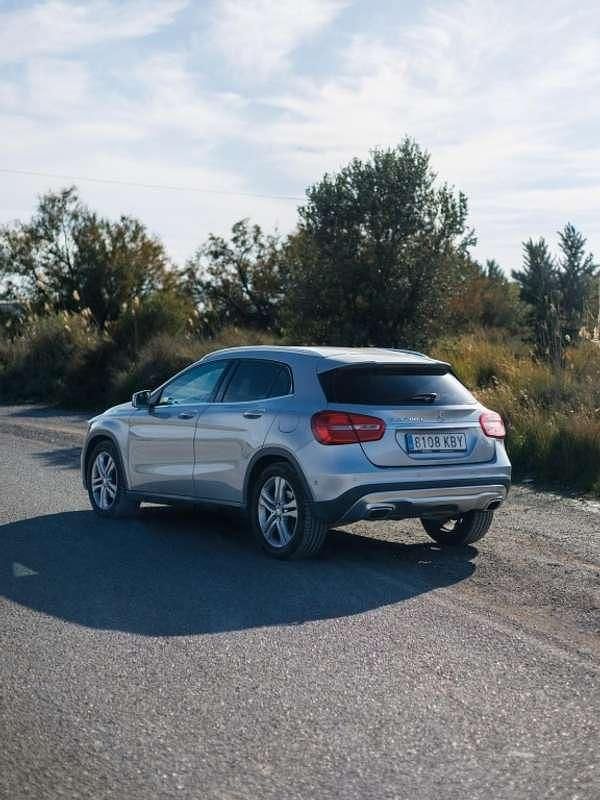 Usado Mercedes GLA200 Urban 136 CV (100 kW) 2017 Gris SUV