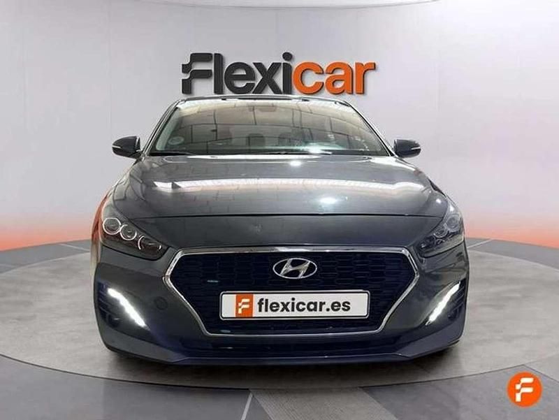 Usado Hyundai i30 120 CV (88 kW) 2018 Gris Berlina