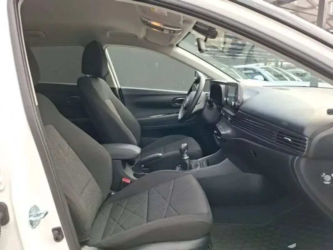 Nuevo Hyundai Bayon Blackline 90 CV (66 kW) 2026 Blanco SUV