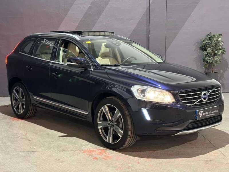 Usado Volvo XC60 Momentum 150 CV (110 kW) 2016 Azul magic blue metalizado SUV